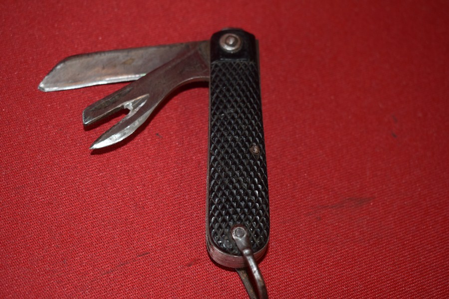 WW2 ISSUED CLASP KNIFE-SOLD